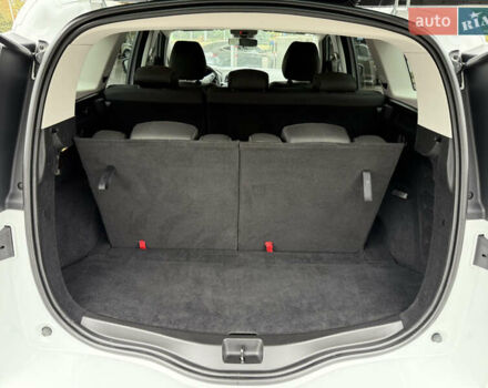 Белый Рено Гранд Сценик, объемом двигателя 1.5 л и пробегом 210 тыс. км за 16400 $, фото 13 на Automoto.ua