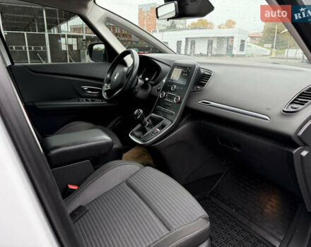 Белый Рено Гранд Сценик, объемом двигателя 1.5 л и пробегом 210 тыс. км за 16400 $, фото 4 на Automoto.ua