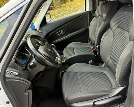 Белый Рено Гранд Сценик, объемом двигателя 1.7 л и пробегом 199 тыс. км за 15600 $, фото 28 на Automoto.ua