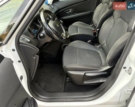 Белый Рено Гранд Сценик, объемом двигателя 1.7 л и пробегом 199 тыс. км за 15550 $, фото 26 на Automoto.ua