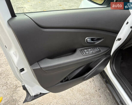 Белый Рено Гранд Сценик, объемом двигателя 1.7 л и пробегом 199 тыс. км за 15600 $, фото 29 на Automoto.ua