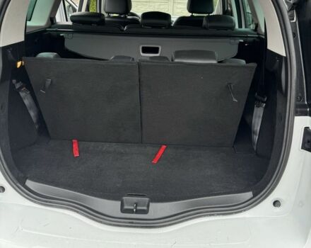 Белый Рено Гранд Сценик, объемом двигателя 1.7 л и пробегом 159 тыс. км за 15800 $, фото 9 на Automoto.ua