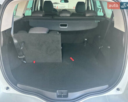 Белый Рено Гранд Сценик, объемом двигателя 1.7 л и пробегом 196 тыс. км за 16450 $, фото 5 на Automoto.ua