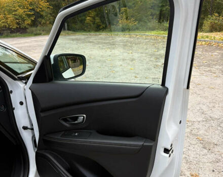 Белый Рено Гранд Сценик, объемом двигателя 1.7 л и пробегом 199 тыс. км за 15600 $, фото 39 на Automoto.ua