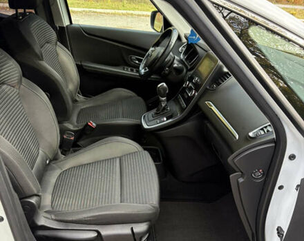 Белый Рено Гранд Сценик, объемом двигателя 1.7 л и пробегом 199 тыс. км за 15550 $, фото 35 на Automoto.ua