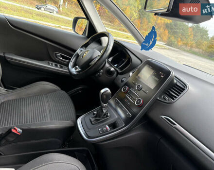 Белый Рено Гранд Сценик, объемом двигателя 1.7 л и пробегом 199 тыс. км за 15550 $, фото 37 на Automoto.ua