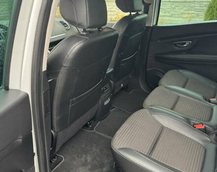 Белый Рено Гранд Сценик, объемом двигателя 0 л и пробегом 159 тыс. км за 15800 $, фото 7 на Automoto.ua