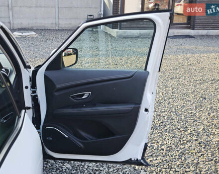 Белый Рено Гранд Сценик, объемом двигателя 1.7 л и пробегом 170 тыс. км за 17999 $, фото 58 на Automoto.ua