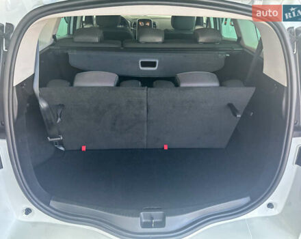 Білий Рено Гранд Сценік, об'ємом двигуна 1.7 л та пробігом 196 тис. км за 15950 $, фото 5 на Automoto.ua