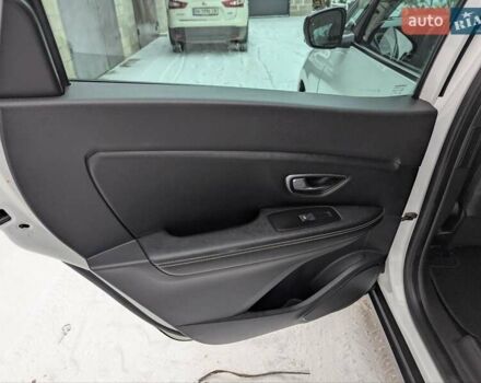 Белый Рено Гранд Сценик, объемом двигателя 1.7 л и пробегом 111 тыс. км за 16100 $, фото 53 на Automoto.ua