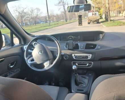 Белый Рено Гранд Сценик, объемом двигателя 1.6 л и пробегом 171 тыс. км за 8150 $, фото 7 на Automoto.ua