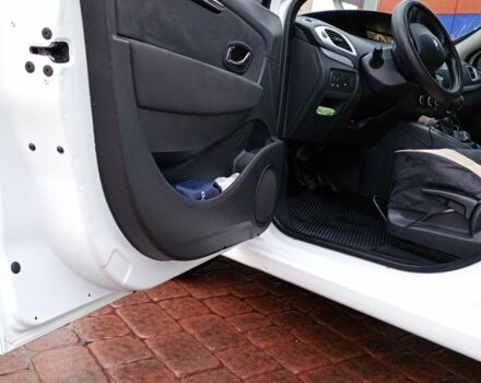 Белый Рено Гранд Сценик, объемом двигателя 1.5 л и пробегом 175 тыс. км за 8200 $, фото 13 на Automoto.ua