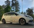 Білий Рено Гранд Сценік, об'ємом двигуна 1.6 л та пробігом 140 тис. км за 13200 $, фото 1 на Automoto.ua