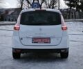 Белый Рено Гранд Сценик, объемом двигателя 1.6 л и пробегом 184 тыс. км за 11500 $, фото 4 на Automoto.ua