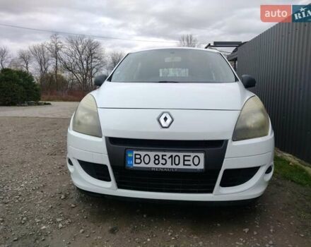 Белый Рено Гранд Сценик, объемом двигателя 1.46 л и пробегом 172 тыс. км за 6156 $, фото 1 на Automoto.ua