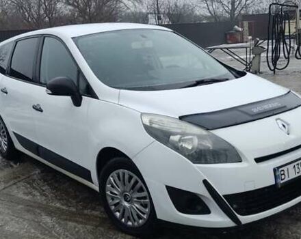 Белый Рено Гранд Сценик, объемом двигателя 1.46 л и пробегом 300 тыс. км за 5900 $, фото 1 на Automoto.ua