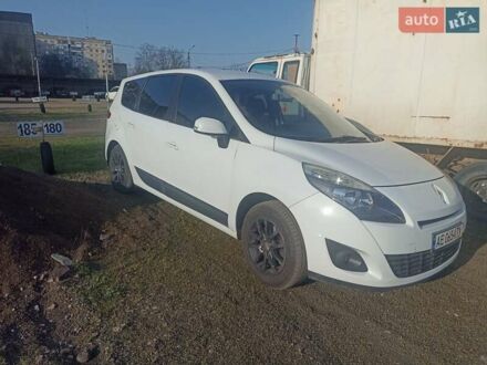 Рено Гранд Сценик 2010 в Днепре (Днепропетровске) на Automoto.ua Белый Рено Гранд Сценик, объемом двигателя 1.5 л и пробегом 295 тыс. км за 8500 $, фото 1 на Automoto.ua