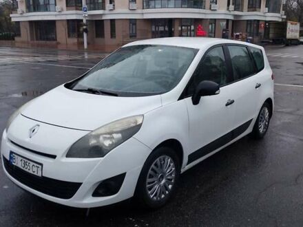 Белый Рено Гранд Сценик, объемом двигателя 1.5 л и пробегом 371 тыс. км за 5900 $, фото 1 на Automoto.ua