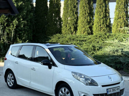Рено Гранд Сценік 2011 у Смеле на Automoto.ua Білий Рено Гранд Сценік, об'ємом двигуна 1.5 л та пробігом 233 тис. км за 7700 $, фото 1 на Automoto.ua
