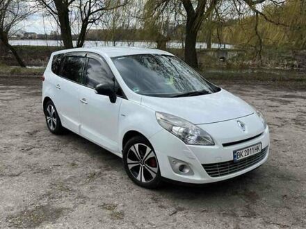 Білий Рено Гранд Сценік, об'ємом двигуна 1.5 л та пробігом 298 тис. км за 7100 $, фото 1 на Automoto.ua