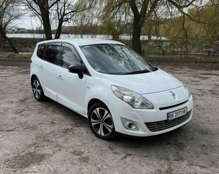 Білий Рено Гранд Сценік, об'ємом двигуна 1.5 л та пробігом 298 тис. км за 7100 $, фото 1 на Automoto.ua