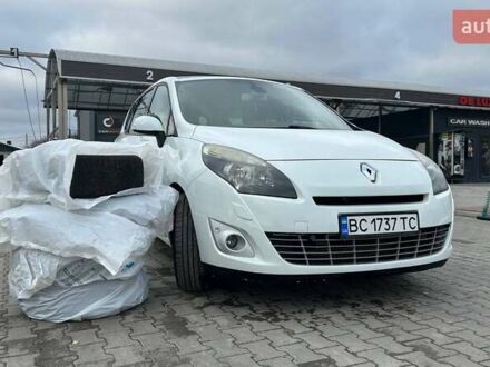 Белый Рено Гранд Сценик, объемом двигателя 1.6 л и пробегом 166 тыс. км за 8350 $, фото 1 на Automoto.ua