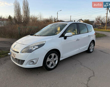 Белый Рено Гранд Сценик, объемом двигателя 1.9 л и пробегом 200 тыс. км за 8200 $, фото 1 на Automoto.ua