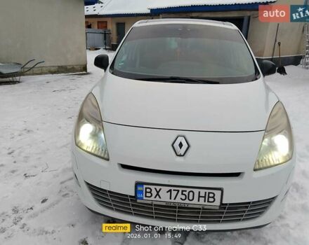 Белый Рено Гранд Сценик, объемом двигателя 1.6 л и пробегом 232 тыс. км за 8700 $, фото 1 на Automoto.ua