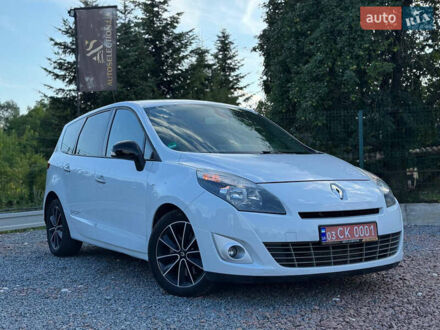 Белый Рено Гранд Сценик, объемом двигателя 2 л и пробегом 199 тыс. км за 8250 $, фото 1 на Automoto.ua