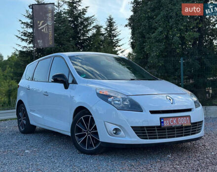 Білий Рено Гранд Сценік, об'ємом двигуна 2 л та пробігом 199 тис. км за 8250 $, фото 1 на Automoto.ua