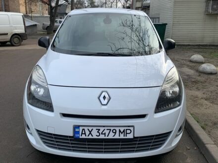 Белый Рено Гранд Сценик, объемом двигателя 1.6 л и пробегом 273 тыс. км за 7700 $, фото 1 на Automoto.ua