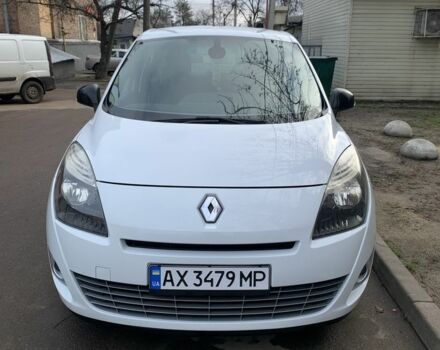 Білий Рено Гранд Сценік, об'ємом двигуна 1.6 л та пробігом 273 тис. км за 7700 $, фото 1 на Automoto.ua
