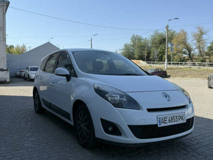 Рено Гранд Сценик 2011 в Днепре (Днепропетровске) на Automoto.ua Белый Рено Гранд Сценик, объемом двигателя 1.46 л и пробегом 302 тыс. км за 6200 $, фото 1 на Automoto.ua