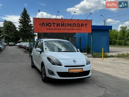 Білий Рено Гранд Сценік, об'ємом двигуна 1.5 л та пробігом 240 тис. км за 8800 $, фото 1 на Automoto.ua