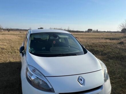 Белый Рено Гранд Сценик, объемом двигателя 1.6 л и пробегом 182 тыс. км за 9100 $, фото 1 на Automoto.ua