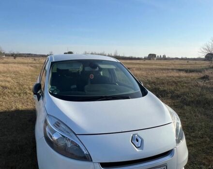 Білий Рено Гранд Сценік, об'ємом двигуна 1.6 л та пробігом 182 тис. км за 9100 $, фото 1 на Automoto.ua