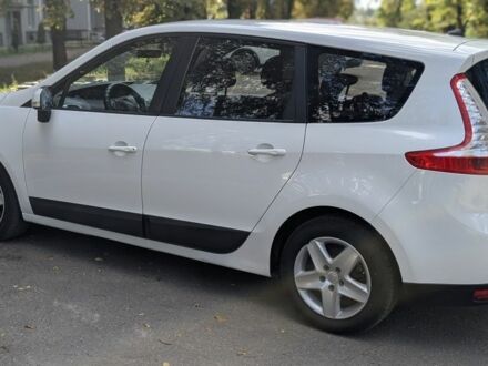 Белый Рено Гранд Сценик, объемом двигателя 1.5 л и пробегом 360 тыс. км за 8000 $, фото 1 на Automoto.ua