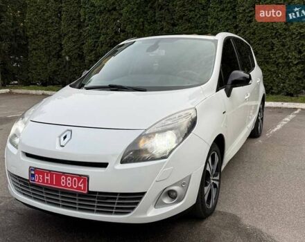 Білий Рено Гранд Сценік, об'ємом двигуна 1.6 л та пробігом 250 тис. км за 8600 $, фото 1 на Automoto.ua