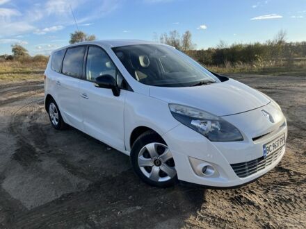 Белый Рено Гранд Сценик, объемом двигателя 1.6 л и пробегом 269 тыс. км за 5700 $, фото 1 на Automoto.ua