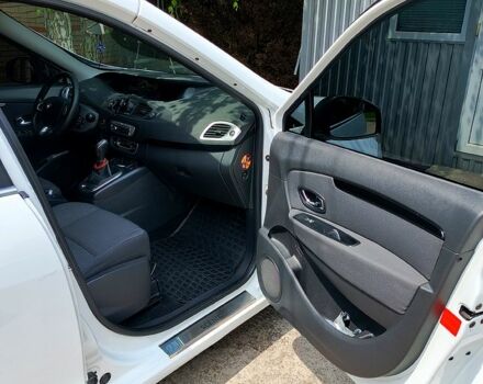 Белый Рено Гранд Сценик, объемом двигателя 1.5 л и пробегом 14900 тыс. км за 8200 $, фото 1 на Automoto.ua