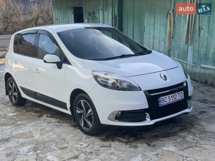 Білий Рено Гранд Сценік, об'ємом двигуна 1.5 л та пробігом 300 тис. км за 7700 $, фото 1 на Automoto.ua