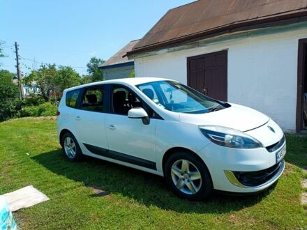 Рено Гранд Сценік 2013 у Києві на Automoto.ua Білий Рено Гранд Сценік, об'ємом двигуна 1.5 л та пробігом 360 тис. км за 9500 $, фото 1 на Automoto.ua