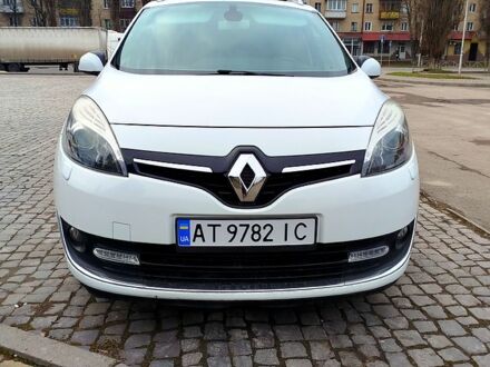 Рено Гранд Сценік 2013 у Каменце-Подольском на Automoto.ua Білий Рено Гранд Сценік, об'ємом двигуна 1.6 л та пробігом 194 тис. км за 8800 $, фото 1 на Automoto.ua