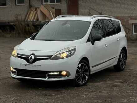 Белый Рено Гранд Сценик, объемом двигателя 1.6 л и пробегом 198 тыс. км за 10900 $, фото 1 на Automoto.ua