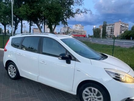 Рено Гранд Сценик 2014 в Киеве на Automoto.ua Белый Рено Гранд Сценик, объемом двигателя 1.5 л и пробегом 290 тыс. км за 8500 $, фото 1 на Automoto.ua