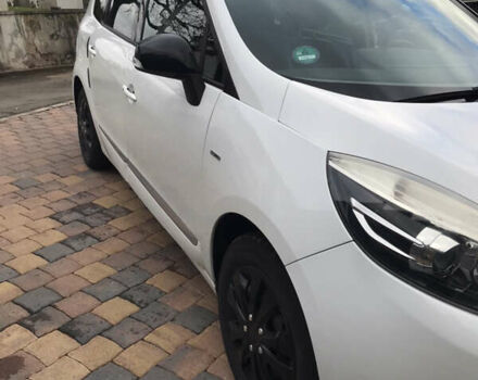 Белый Рено Гранд Сценик, объемом двигателя 1.6 л и пробегом 200 тыс. км за 8402 $, фото 1 на Automoto.ua