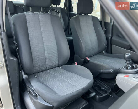 Бежевий Рено Гранд Сценік, об'ємом двигуна 1.5 л та пробігом 297 тис. км за 4200 $, фото 27 на Automoto.ua