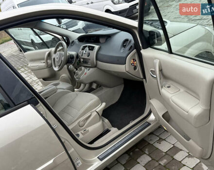 Бежевый Рено Гранд Сценик, объемом двигателя 2 л и пробегом 249 тыс. км за 5800 $, фото 8 на Automoto.ua