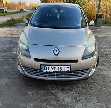Рено Гранд Сценік 2009 у Полтаві на Automoto.ua Бежевий Рено Гранд Сценік, об'ємом двигуна 1.4 л та пробігом 157 тис. км за 6750 $, фото 4 на Automoto.ua