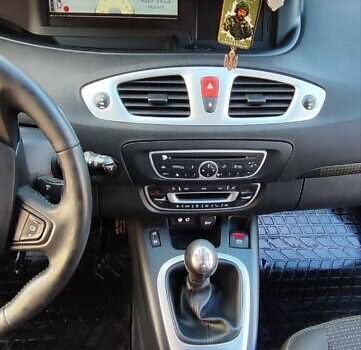Рено Гранд Сценік 2009 у Полтаві на Automoto.ua Бежевий Рено Гранд Сценік, об'ємом двигуна 1.4 л та пробігом 157 тис. км за 6750 $, фото 15 на Automoto.ua